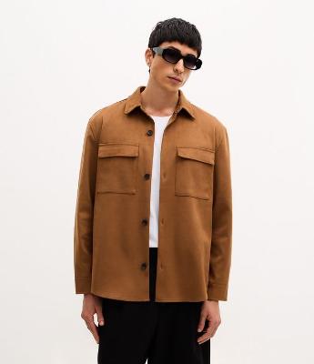 Jaqueta Overshirt Oversized em Suede Liso com Bolso Frontal