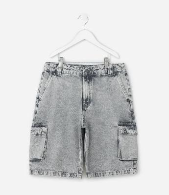 Bermuda Baggy Infantil em Jeans com Bolso Cargo – Tam 5 a 14 Anos