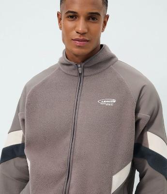 Blusão Masculino Fleece com Zíper e Recortes Contrastantes