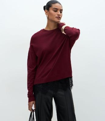 Blusa em Tricô com Aplicação de Renda na Barra