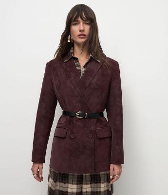 Blazer Estruturado em Suede com Abotoamento Transpassado