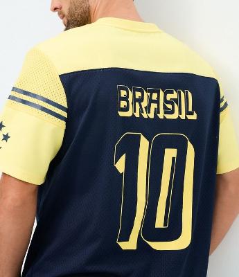 Camiseta Esportiva com Tecnologia Dry e Estampa Brasil