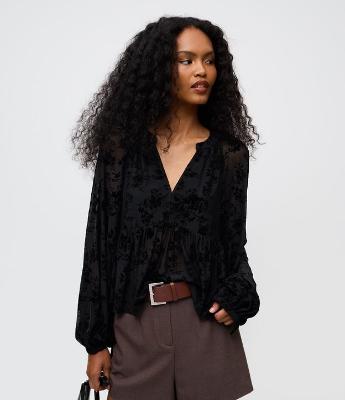 Blusa Manga Longa em Tule Texturizado com Decote V