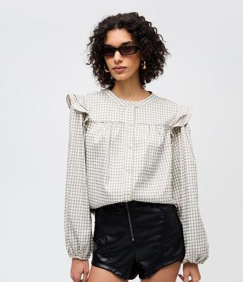 Blusa Bata em Tricoline Xadrez com Babados nos Ombros