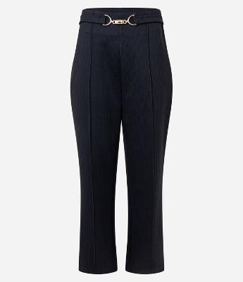 Calça Afunilada com Aviamento no Cós