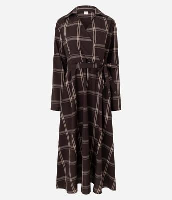 Vestido Longo com Decote Transpassado e Estampa Xadrez