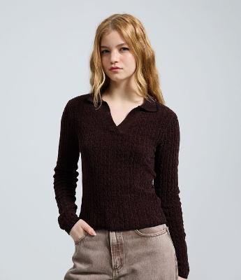 Blusa Texturizada em Tricô Com Gola Polo