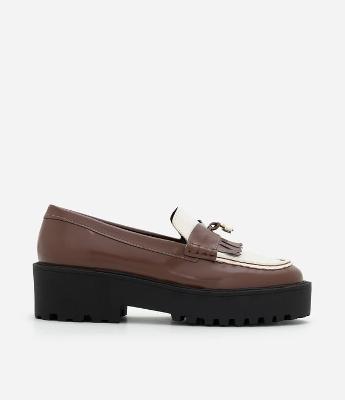 Mocassim Loafer em PU com Sola Tratorada