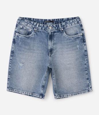 Bermuda Jeans Reta com Puídos