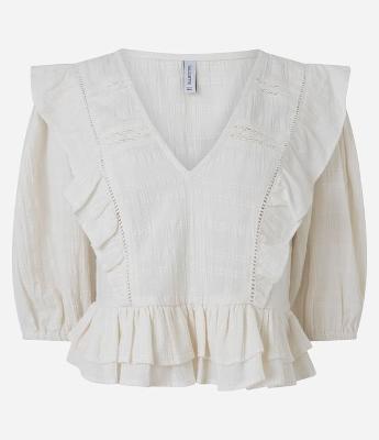 Blusa Curta Manga 3/4 com Detalhes em Renda e Babados