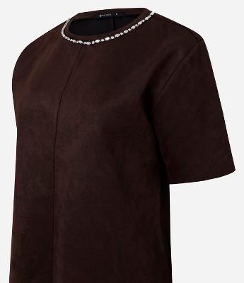 Camiseta Regular em Suede com Brilho na Gola