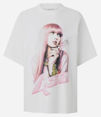 Camiseta Boxy Estampada com Cantora Lisa em Algodão