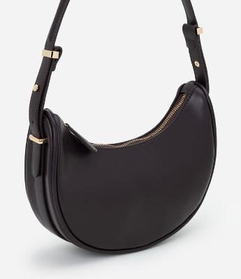 Bolsa Baguete em Pu Meia Lua com Detalhes em Metal na Alça