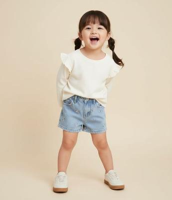 Short Jeans Infantil com Florzinhas Bordadas - Tam 1 a 5/6