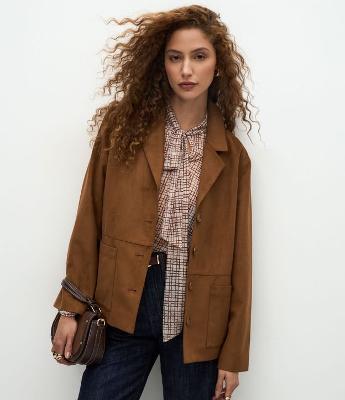 Blazer Estruturado em Suede com Bolsos Aplicados