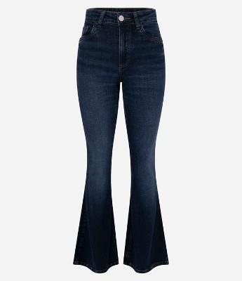 Calça Flare Jeans com Bolsos Funcionais