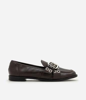 Mocassim em PU com Tiras Cruzadas e Ilhós