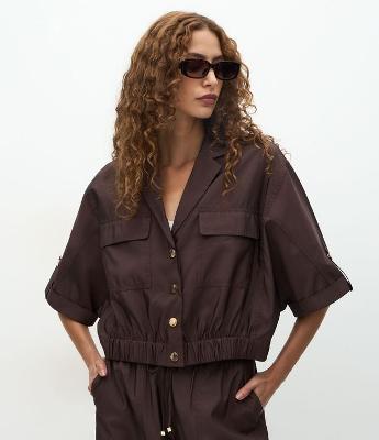 Camisa com Elástico na Barra em Tecido Tecnológico