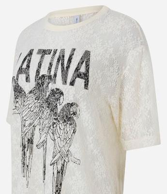 Blusa em Renda com Estampa Tropical e Lettering Latina