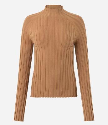 Blusa em Tricô com Gola Alta e Manga Longa