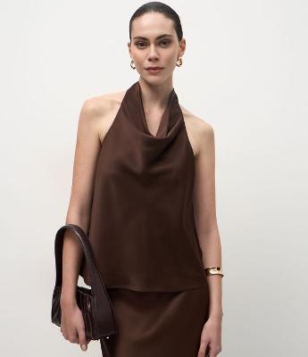 Blusa Frente Única em Cetim com Decote Degagê e Amarração nas Costas