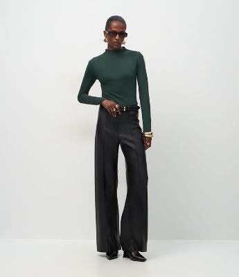 Blusa em Poliamida com Pregas nos Ombros