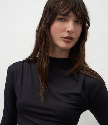 Blusa em Poliamida com Pregas nos Ombros