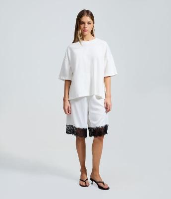Bermuda Jorts em Cetim com Barra Rendada