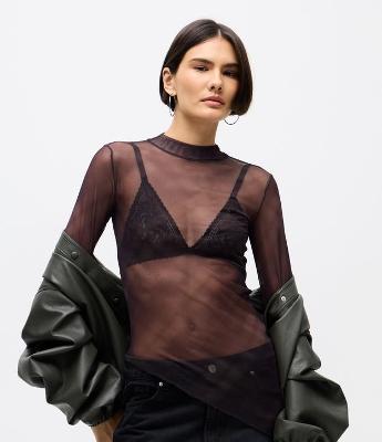 Blusa em Tule com Estampa Xadrez e Barra Assimétrica