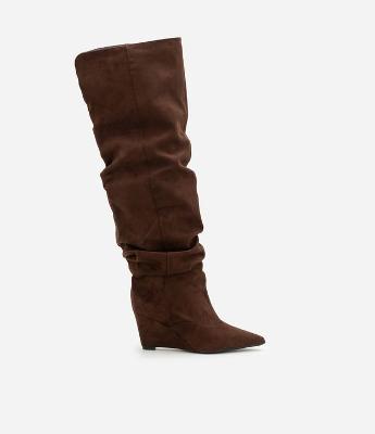 Bota em Suede com Cano Enrugado e Salto Anabela