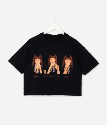 Camiseta Infantil Overboxy com Estampa Jennie – Tam 5 a 16 Anos