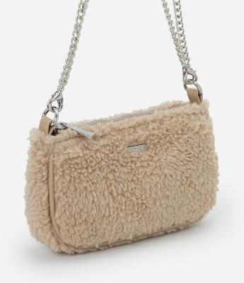 Bolsa Transversal com Corrente e Textura de Pelos