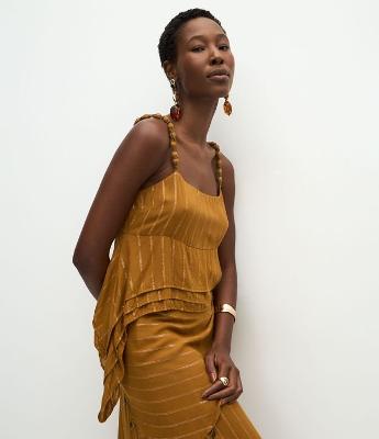 Blusa em Viscose com Aviamentos na Alça e Pontas na Barra