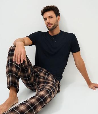 Pijama Longo Henley Manga Curta com Calça Xadrez