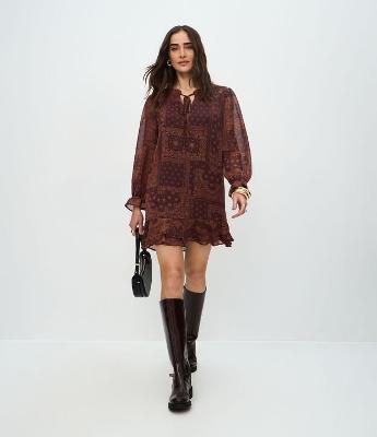 Vestido Curto com Babados e Estampa Paisley