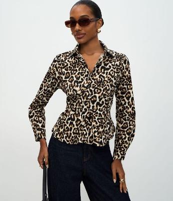 Camisa em Tricoline com Estampa Animal Print