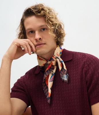 Lenço Quadrado em Viscose com Estampa Alceu Valença
