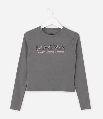 Blusa Infantil Slim com Lettering Huntrix e Aplicação de Strass – Tam 5 a 16 Anos