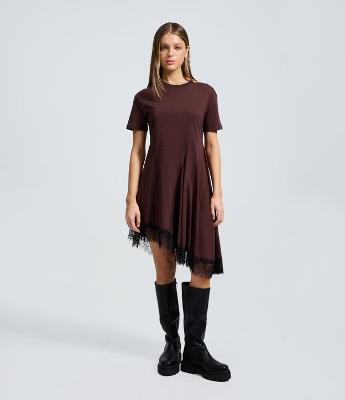 Vestido Curto Assimétrico com Renda