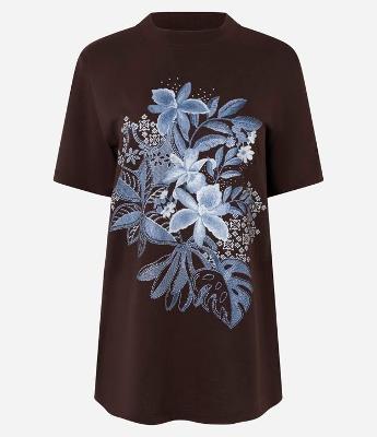Blusa Manga Curta com Paisagem Bordada