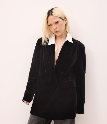 Blazer em Veludo com Decote Transpassado