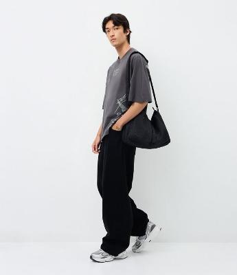 Bolsa Masculina Messenger Texturizada com Bolsos Frontais