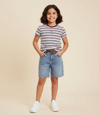 Bermuda Infantil em Jeans Alongada com Cinto – Tam 7 a 16 Anos
