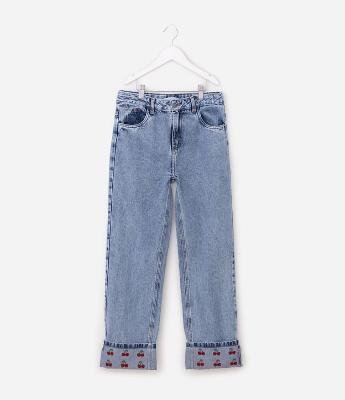 Calça Infantil em Jeans com Bordado de Cereja – Tam 7 a 16 Anos