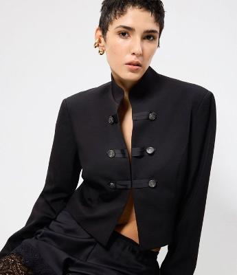 Blazer Cropped Alfaiatado com Botões e Gola Alta