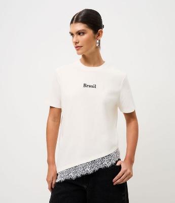 Camiseta em Algodão com Lettering Brasil e Barra Assimétrica com Renda