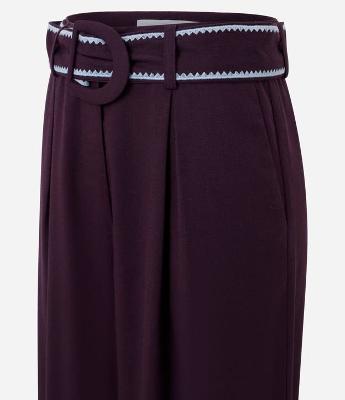 Calça Pantalona em Viscolinho com Cinto com Fivela Encapada e Pregas