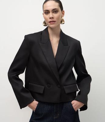 Blazer Curto em Cetim com Bolsos Frontais