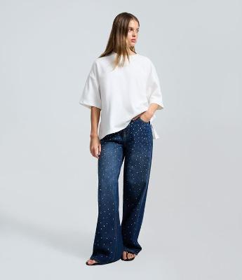 Calça Wide em Jeans com Tachas Aplicadas e Cintura Média