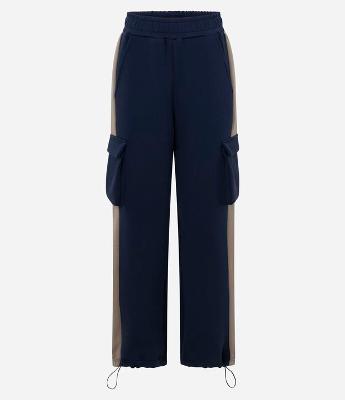 Calça Esportiva Reta com Bolso Cargo e Barra Ajustável